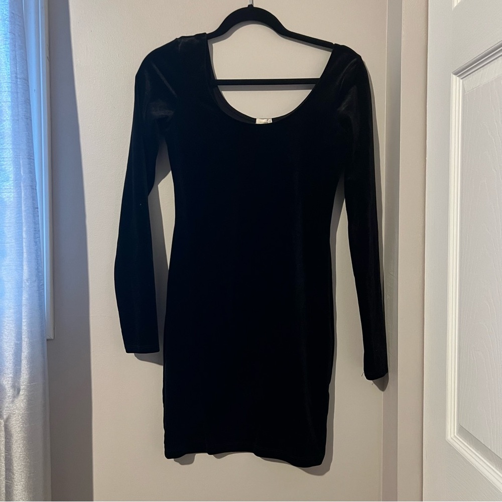 Black velvet bodycone dress